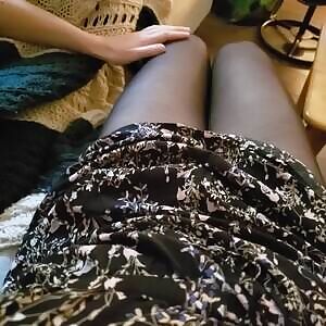 Shout out to my partner, fixing my tights and coping a feel <3