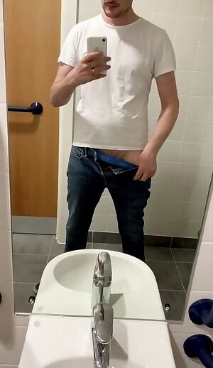 Mid afternoon dick flash for you all! Hope you like