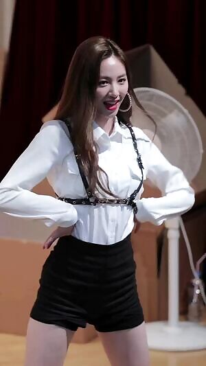 Cherry Bullet - Jiwon