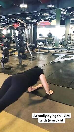 Ariel Winter's ass is perfect for doggystyle