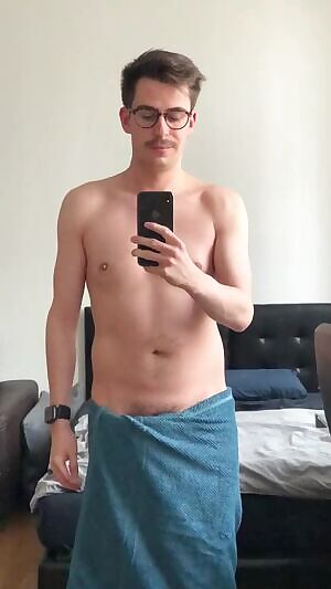 Thought I may introduce myself with a gif: Hey I am Marv.