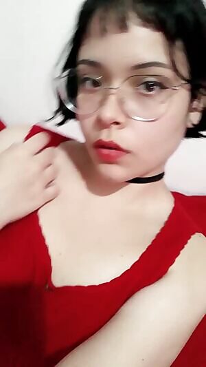 Lazy outfit, kinda makes me want to take it off. Wanna see? Come for tonight! Available for sessions or vanilla. Or let me show you what's under all this while talking about you in a vid! ♡