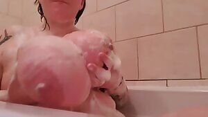 Squishy bathtime fun xo