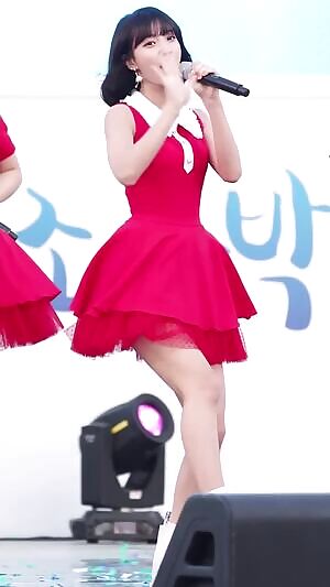 Oh My Girl - Binnie in Red 170507