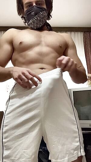 Dick bandit back in town, pants down now 👇