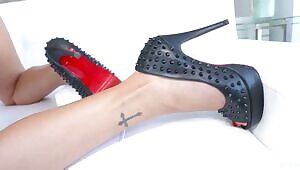 Savana Styles Worships His Cock