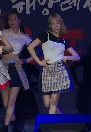 Cherry Bullet - Bora