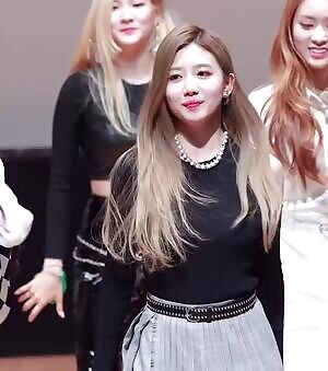 Cherry Bullet - Yuju