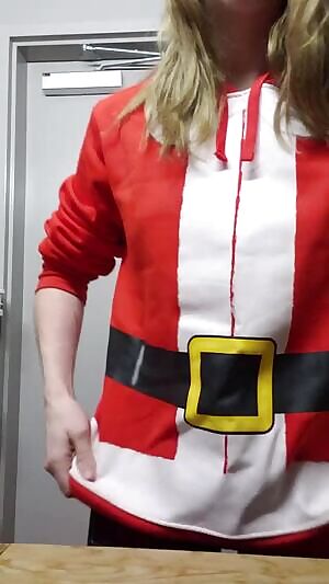 Work asked us to dress estive, so here's me in the backroom being a ho ho ho 🤣