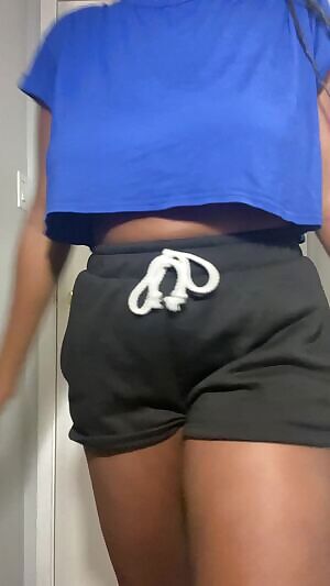 I always have to stretch to reach things on high shelves. Can you please help me? 🥺