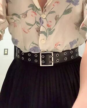 there were like ive stalls in this bathroom, i was shaking bc i was so nervous someone would come in 😂