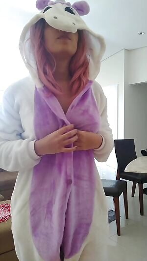 Today I'll gonna have a Girl's Night with Pijama Party and all of those cliché stuffs. I'm thinking about going like this. Do you approve? 🦄🙃