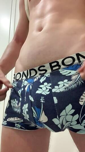 18, looking to chat ;)