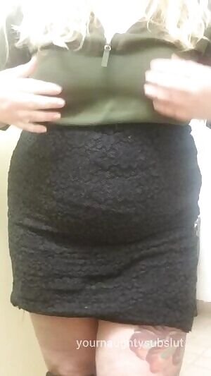 First reddit striptease while I'm at work. Hope you all enjoy 😉