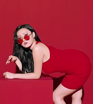 Mamamoo Hwasa - Bent Over